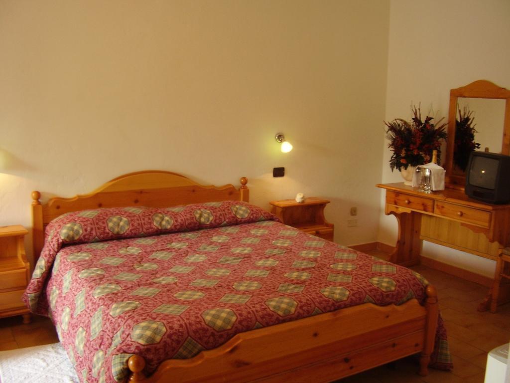 Hotel La Fattoria Camigliatello Silano Habitación foto